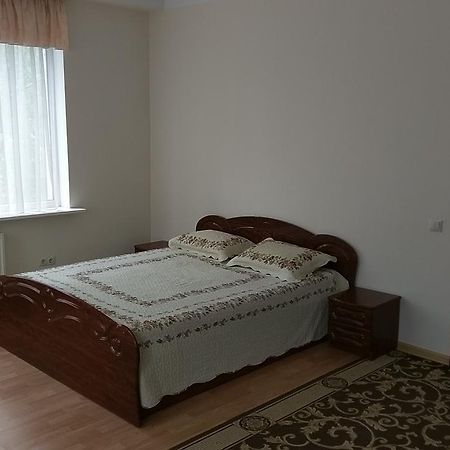 Sviatoshyn Aparthotel Kiev Ngoại thất bức ảnh