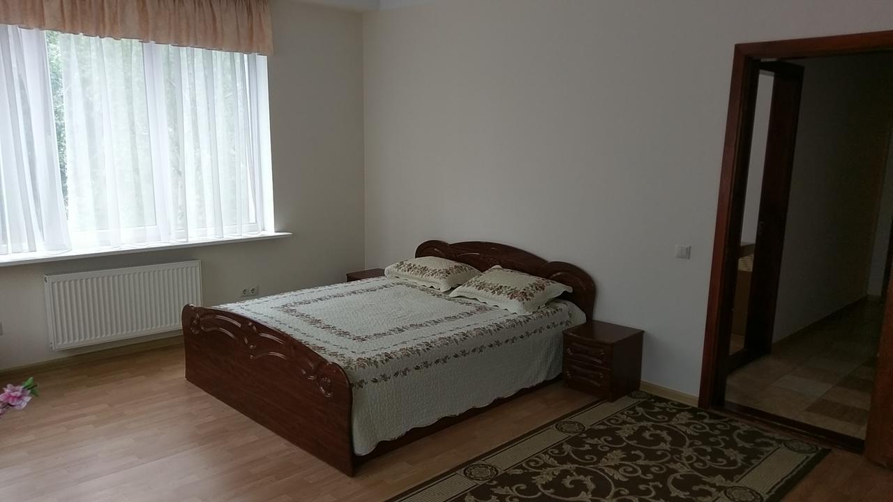 Sviatoshyn Aparthotel Kiev Ngoại thất bức ảnh